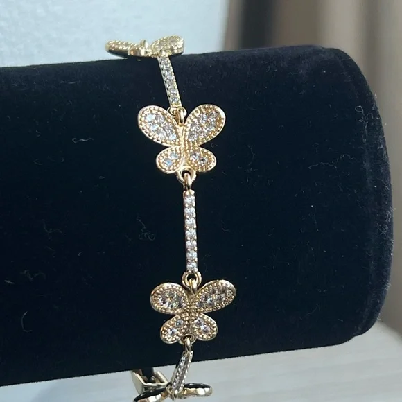 Gold pavé Butterfly with alternating pavé links Bracelet - Picture 2 of 3